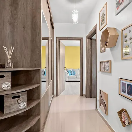 Apartment Play Apart *